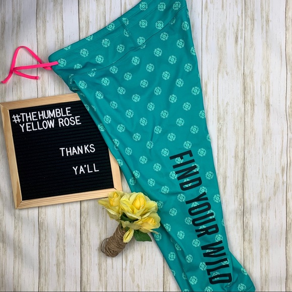 Old Navy Pants - 🌻4/18$ Old Navy ActiveGo-Dry Find Your Wild Capri